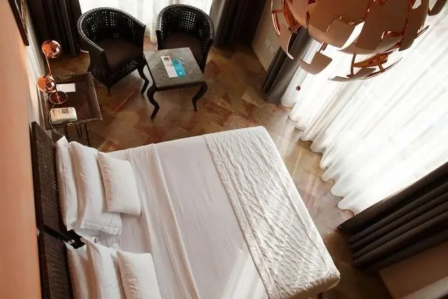 Deluxe Tek Büyük Yataklı Oda, Balkon, Göl Manzaralı (Premier)