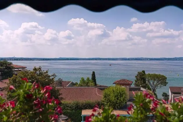 Deluxe Tek Büyük Yataklı Oda, Balkon, Göl Manzaralı (Premier)