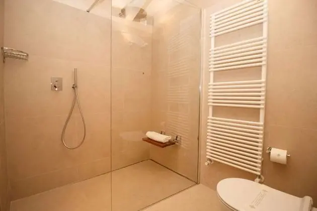 Deluxe Tek Büyük Yataklı Oda, Balkon, Göl Manzaralı (Premier)