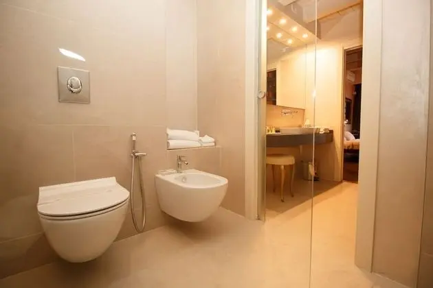 Deluxe Tek Büyük Yataklı Oda, Balkon, Göl Manzaralı (Premier)