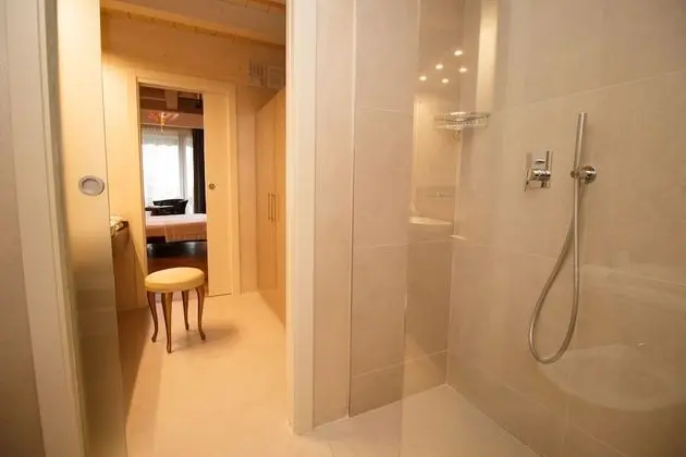 Deluxe Tek Büyük Yataklı Oda, Balkon, Göl Manzaralı (Premier)