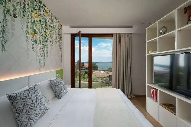 Junior Süit, Balkon, Göl Manzaralı