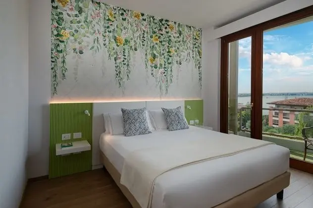 Junior Süit, Balkon, Göl Manzaralı