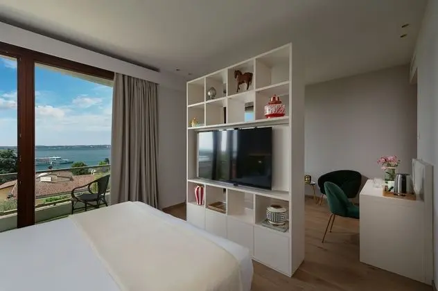 Junior Süit, Balkon, Göl Manzaralı
