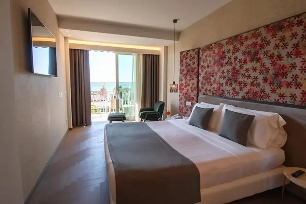 Superior Tek Büyük Yataklı Oda, Balkon, Göl Manzaralı