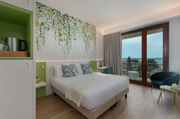 Superior Tek Büyük Yataklı Oda, Balkon, Göl Manzaralı