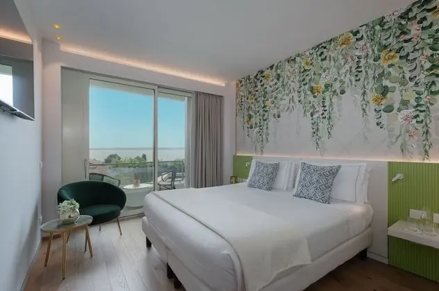 Superior Tek Büyük Yataklı Oda, Balkon, Göl Manzaralı