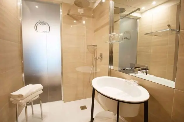 Superior Tek Büyük Yataklı Oda, Balkon, Göl Manzaralı