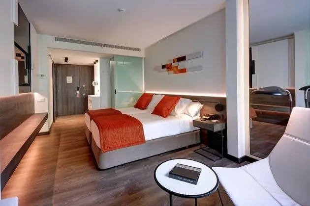 Design Büyük Yataklı Tek Kişilik Oda