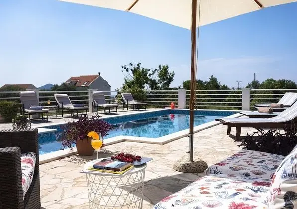 Villa, Sigara İçilebilir