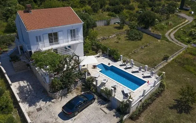 Villa, Sigara İçilebilir