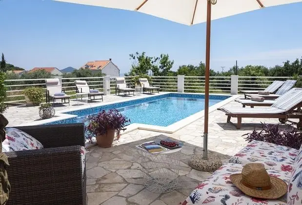 Villa, Sigara İçilebilir