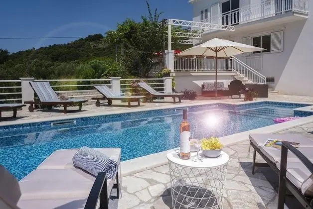 Villa, Sigara İçilebilir