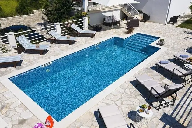 Villa, Sigara İçilebilir