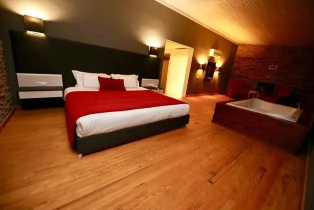 Honeymoon Suite