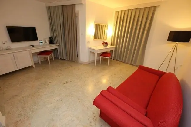 Honeymoon Suite