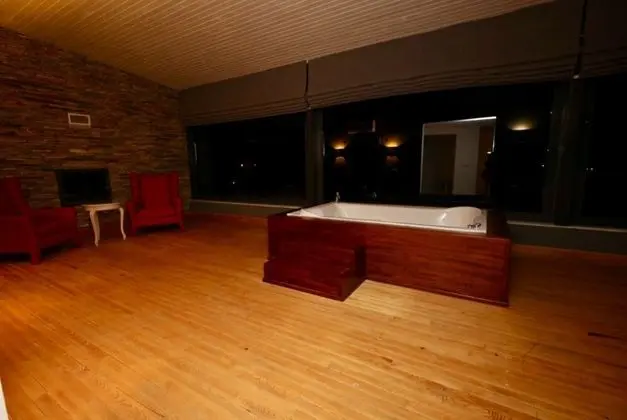 Honeymoon Suite