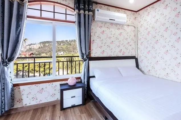 Deluxe Stüdyo (No Windmills)