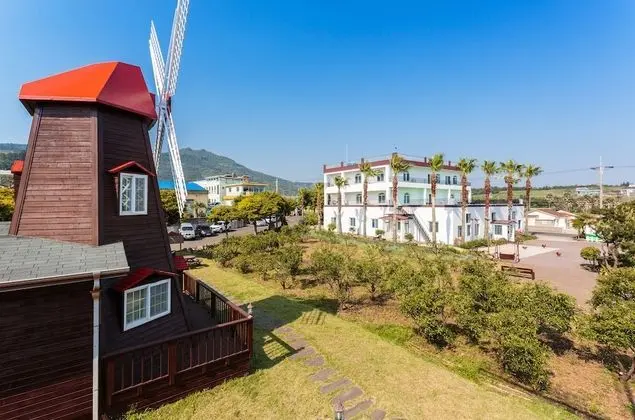 Villa (Windmills)