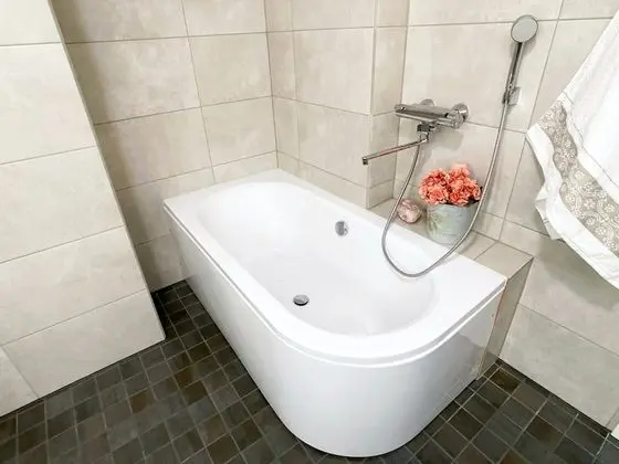 Kookos Twin Room, Shared Bathroom