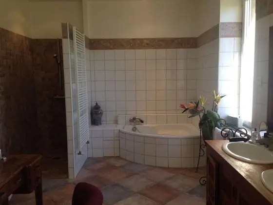 Tek Büyük Yataklı Oda, Havuz Manzaralı