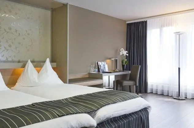 Double room, street side or train side, with air conditioner