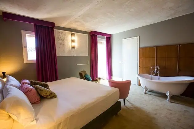 Deluxe Tek Büyük Yataklı Oda