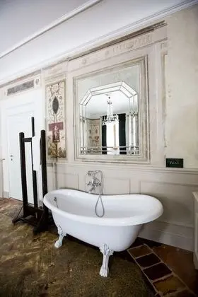 Royal Tek Büyük Yataklı Oda