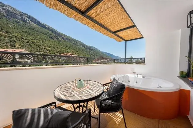 Penthouse, Kısmı Deniz veya Havuz Manzaralı, Jakuzili
