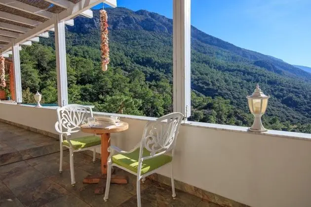 Superıor Oda Deniz ve Havuz Manzaralı
