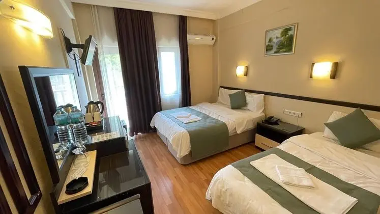 https://images.etstur.com/files/images/hotelImages/TR/50727/l/Hotel-Oludeniz-Oda-313947.jpg