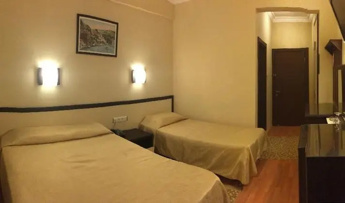 Üç Kişilik Oda