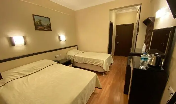 Üç Kişilik Oda