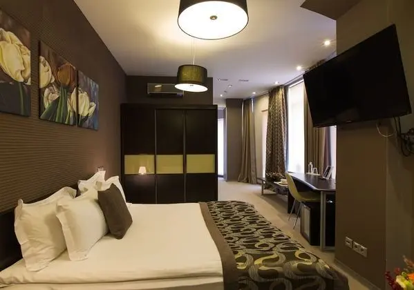 Junior Stüdyo, Sigara İçilmez, Şehir Manzaralı