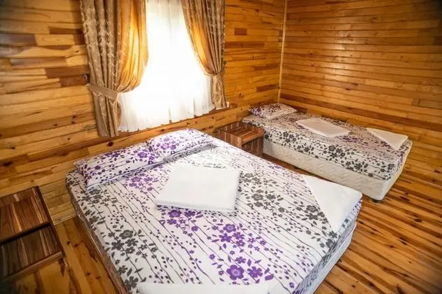 Bungalow, Havuz Manzaralı