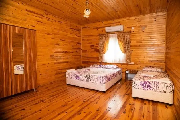 Bungalow, Havuz Manzaralı