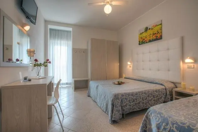 Dört Kişilik Oda, Deniz Manzaralı