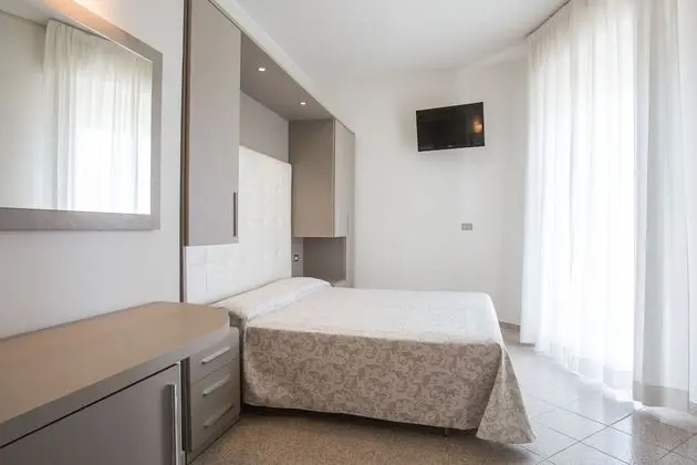 Üç Kişilik Oda, Deniz Manzaralı