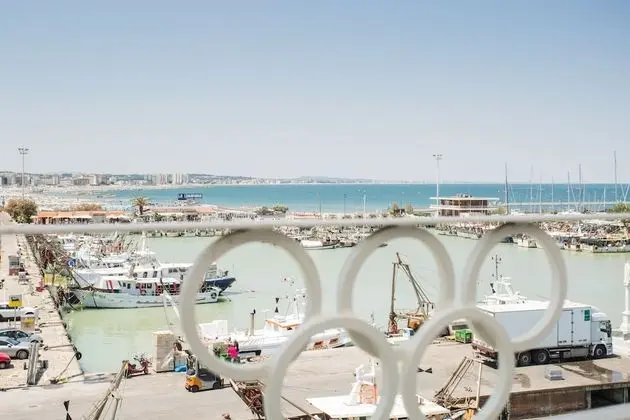 Üç Kişilik Oda, Deniz Manzaralı