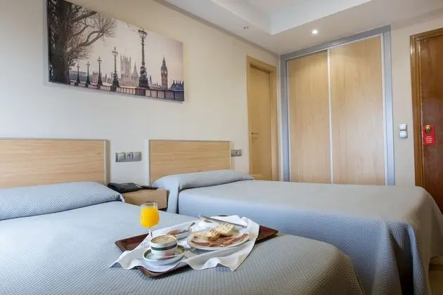 Büyük Yataklı Tek Kişilik Oda