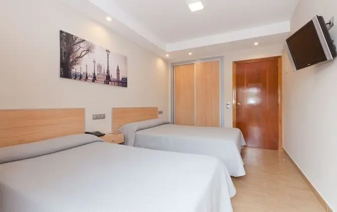 Büyük Yataklı Tek Kişilik Oda