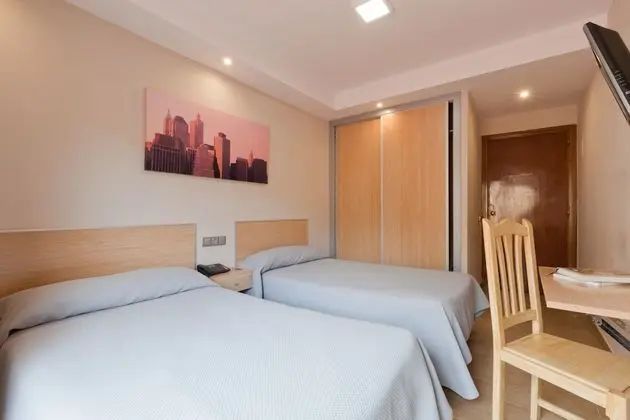 Büyük Yataklı Tek Kişilik Oda