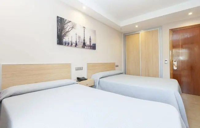 Büyük Yataklı Tek Kişilik Oda