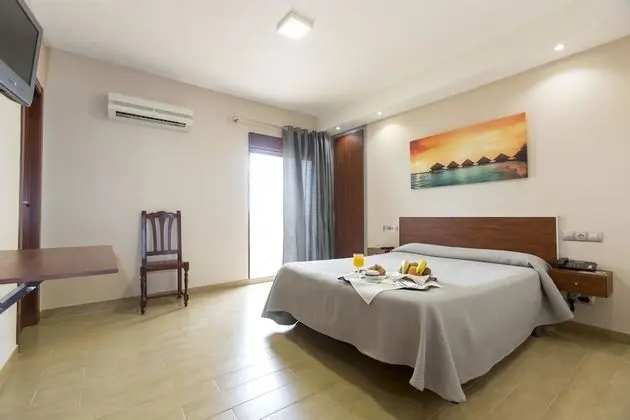 Büyük Yataklı Tek Kişilik Oda