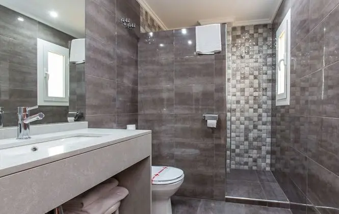 Büyük Yataklı Tek Kişilik Oda