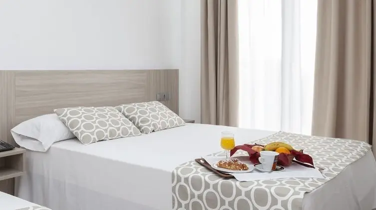 Büyük Yataklı Tek Kişilik Oda