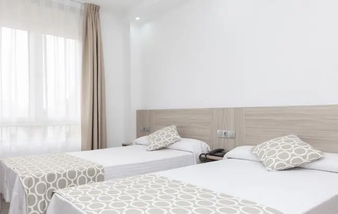 Büyük Yataklı Tek Kişilik Oda