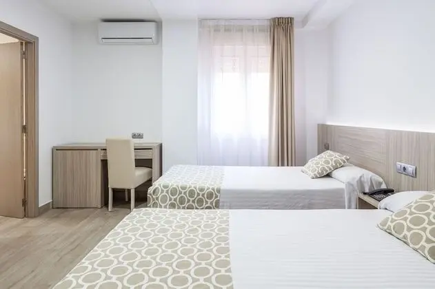 Büyük Yataklı Tek Kişilik Oda