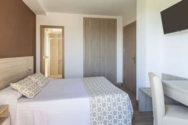 Büyük Yataklı Tek Kişilik Oda