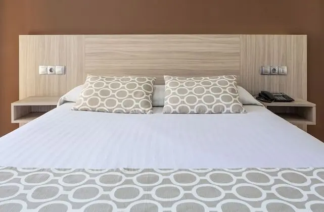 Büyük Yataklı Tek Kişilik Oda